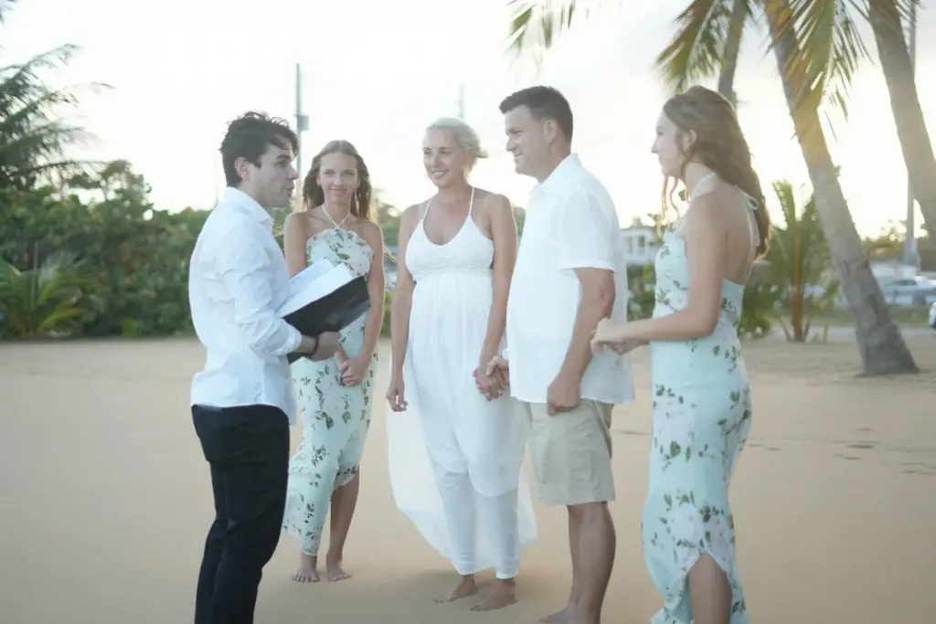 Oficiante de bodas en playa de Puerto Rico - Vows Renewal Puerto Rico
